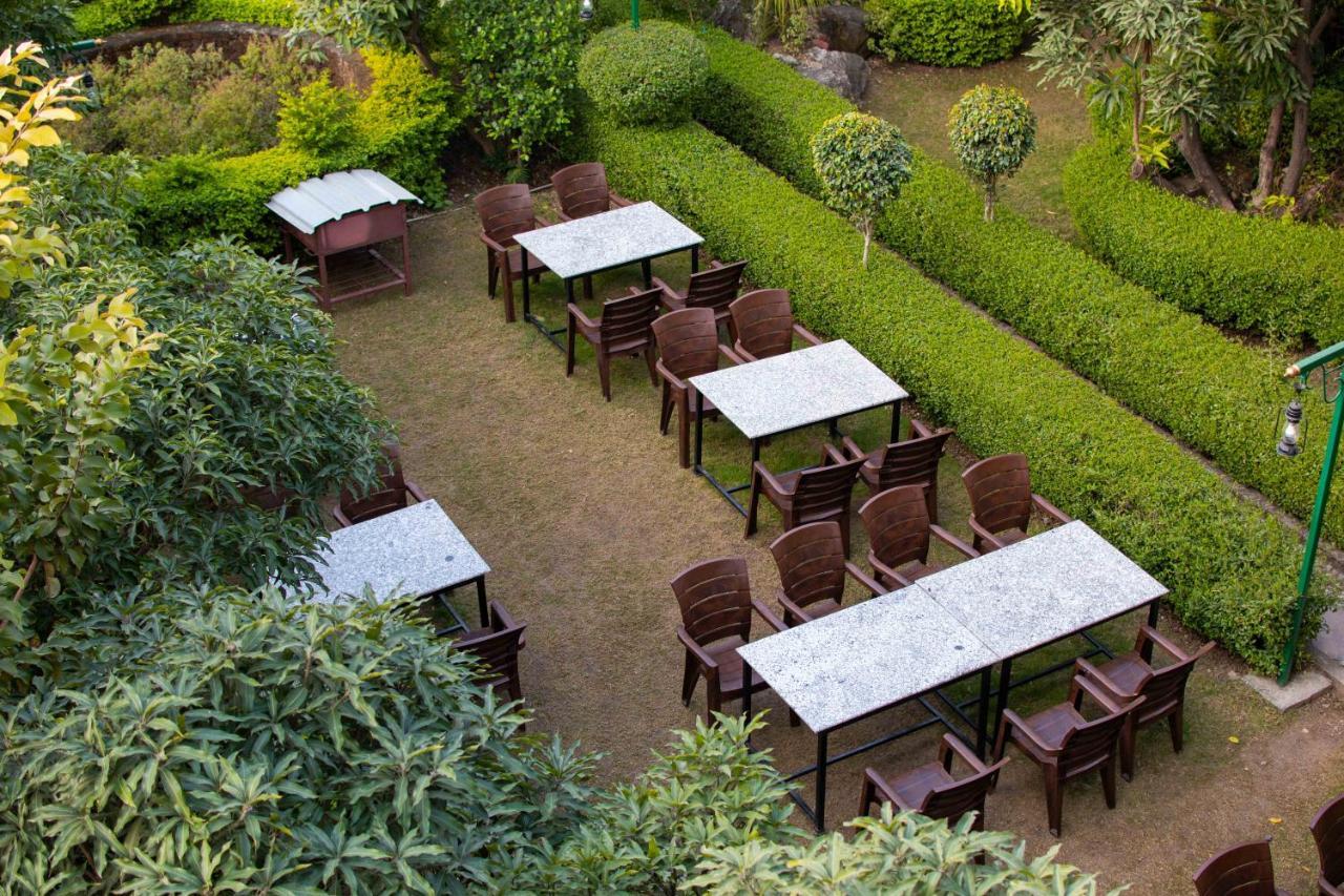 Mvt Guesthouse & Restaurant Rishīkesh Extérieur photo