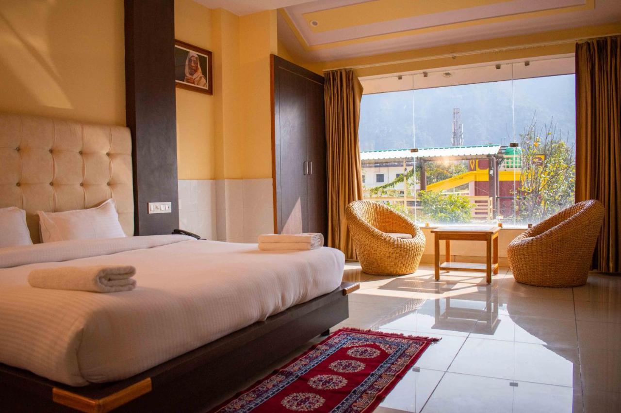 Mvt Guesthouse & Restaurant Rishīkesh Extérieur photo